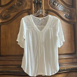 NEW John Paul Richard Elegant Cream Lace Women's Top
Medium